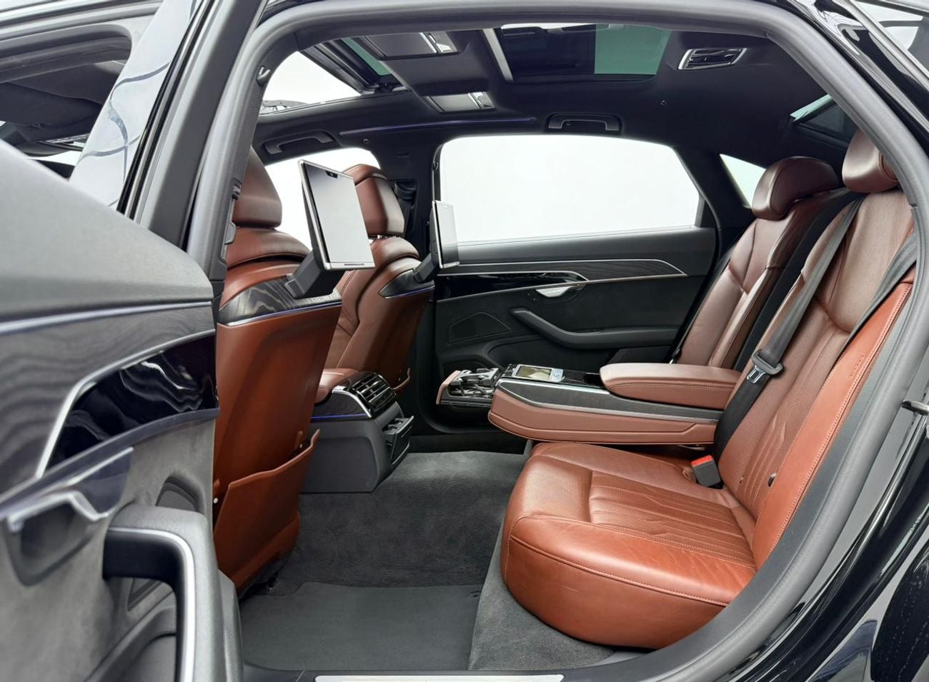 أودي A8 L 60 TFSI أودي A8L 60 TFSI كواترو موديل 2019، ضمان، سجل صيانة كامل لدى أودي، كاملة المواصفات، خليجية