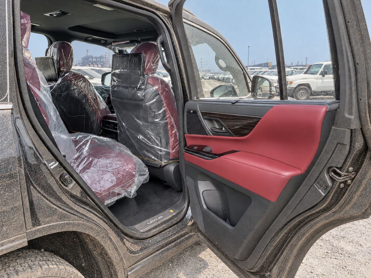 لكزس LX 600 Urban ECTAV0001 - لكزس LX600 أوربان 2026 - محرك بنزين 3.5 لتر، ناقل حركة أوتوماتيكي - لون أسود مع مقصورة د