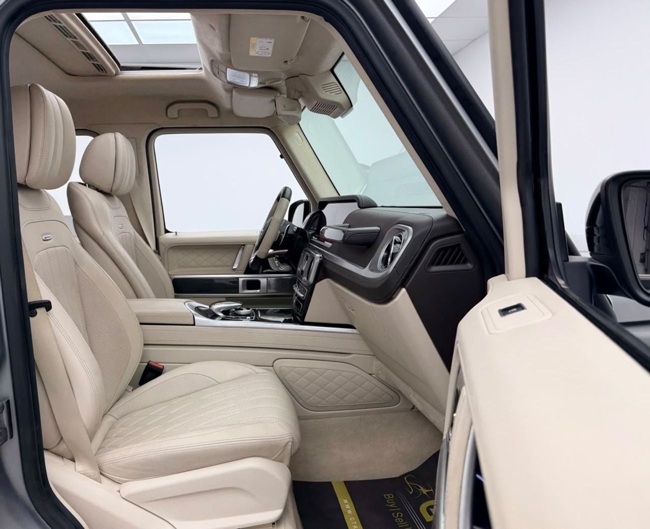 Mercedes Benz G63 AMG STANDARD 2019 Mercedes Benz G63 AMG, Warranty, Carbon Fiber Interior, Fully Loaded, Excellent Condition, GCC
