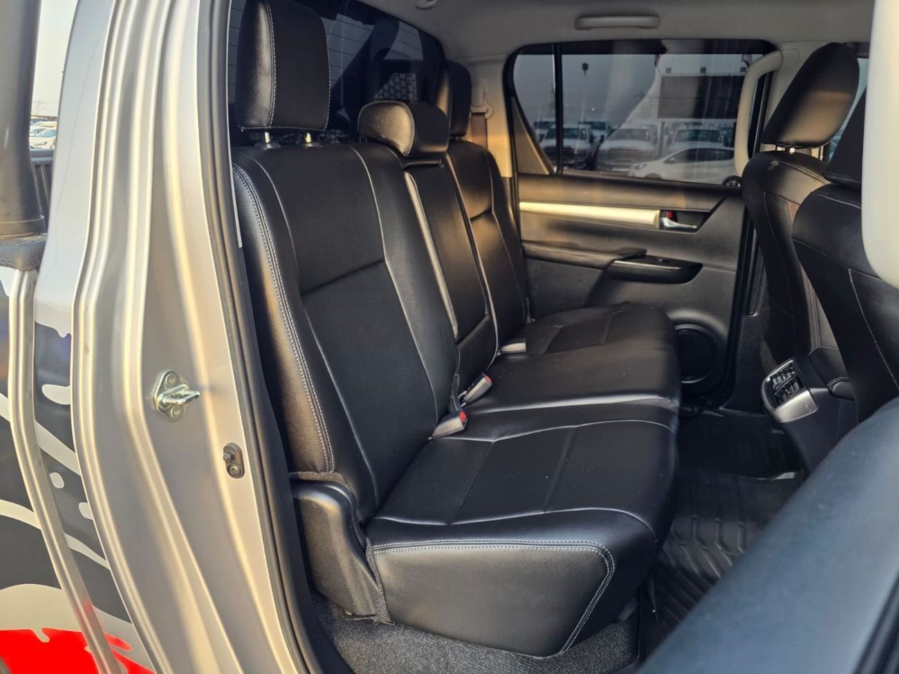 Toyota Hilux DLS 2020 | 2.8L DIESEL | AT | RHD | 4x4 SPORTS BAR | ROOF MOUNTED LED LIGHTS | PUSH START ENGINE
