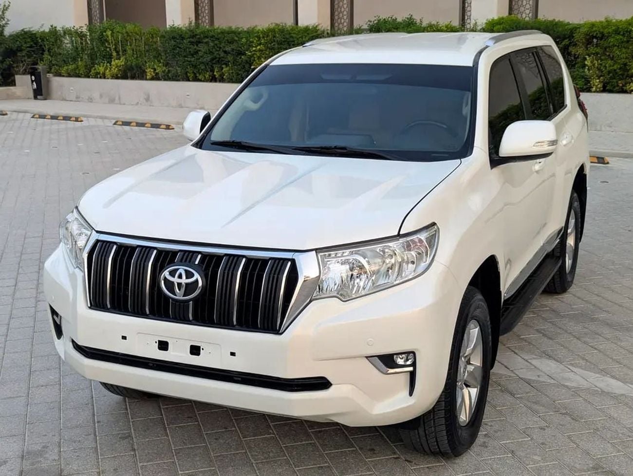 تويوتا برادو EXR مواصفات خليجية، محرك V6 سعة 4.0 لتر، حالة داخلية وخارجية ممتازة