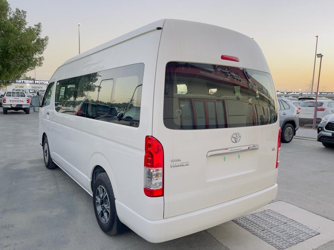 تويوتا هاياس GL Toyota Hiace High Roof