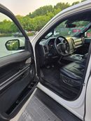 Ford Expedition XLT LTH Ford Expedition XLT 2018 GCC Specs | Full service history available | Orginal paint | Single owner
