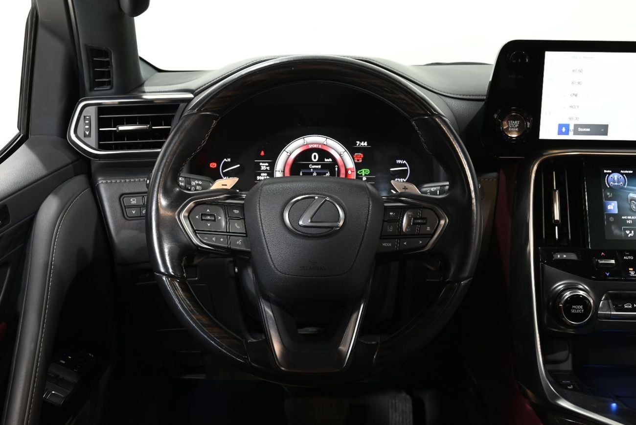 Lexus LX600 SIGNATURE 2023 Lexus LX600, Service History, 1 Year Warranty, Excellent Condition, Full PPF, GCC