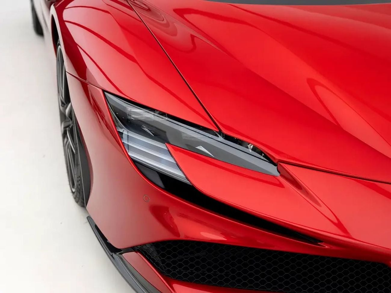فيراري SF90 ستراديل سبايدر BRAND | CARBON FIBRE WHEELS | SPECIAL 4-LAYER PAINT