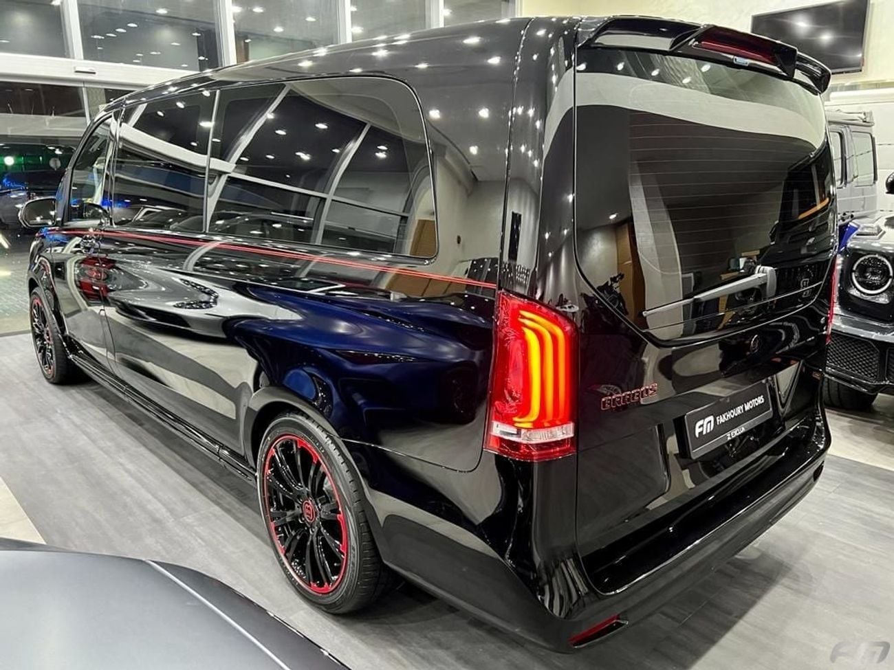 Mercedes Benz V 250 AVANTGARDE/E VIP BUSINESS VAN – FULL LUXURY OPTION | BRAND NEW | GCC | 2023 ORIGINAL BRABUS BODY KIT WITH CERTIF