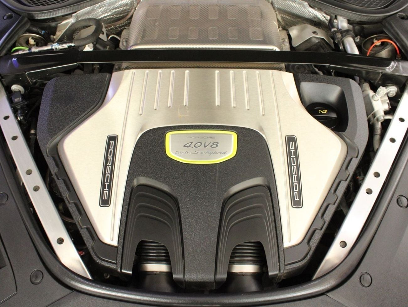 بورش باناميرا TURBO S E-HYBRID SP TURISMO جراند توريزمو توربو إس الهجينة القابلة للشحن