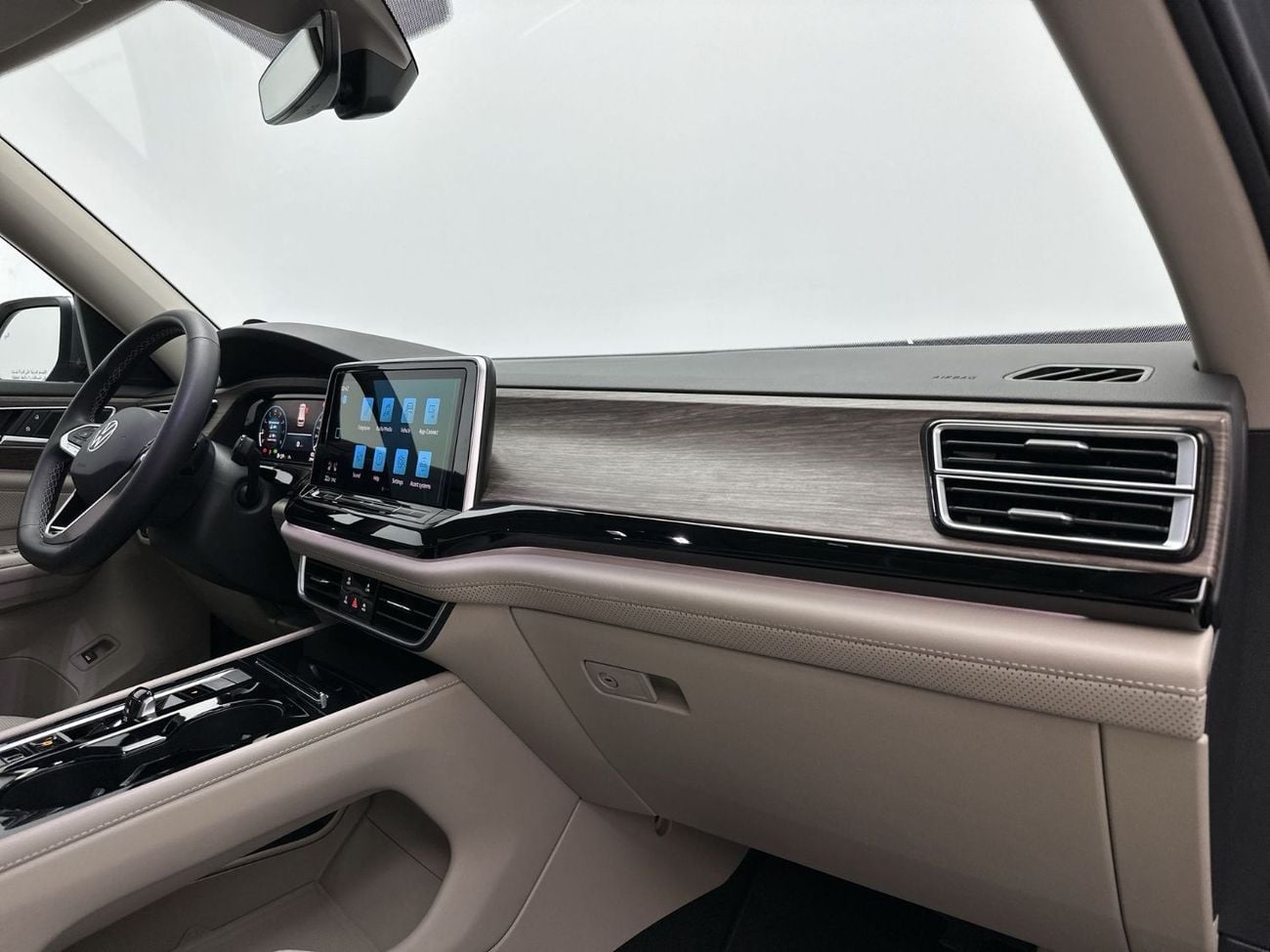 Volkswagen Teramont COMFORTLINE Teramont Comfortline Premium Leather 7-Seater SUV | Panoramic Sunroof | Desert Comfort Ready