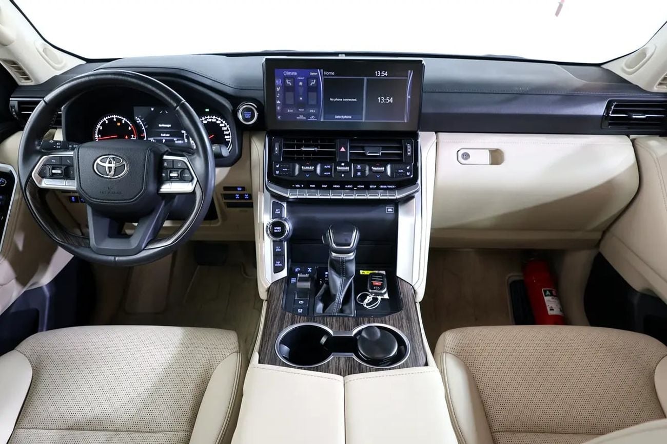 Toyota Land Cruiser VXR GCC Specs-Under warranty-in impeccable condition