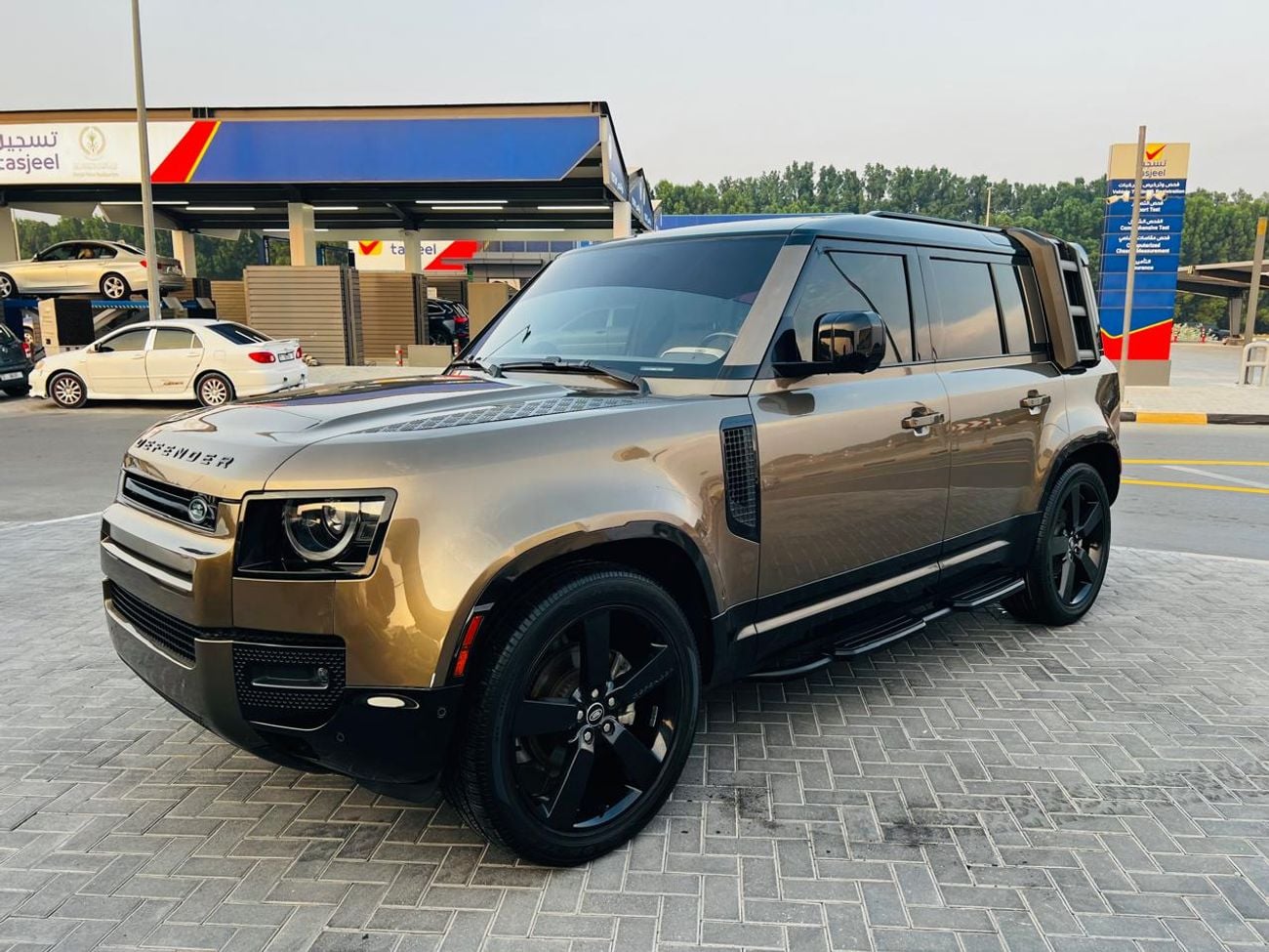 لاند روفر ديفندر 110 HSE P400