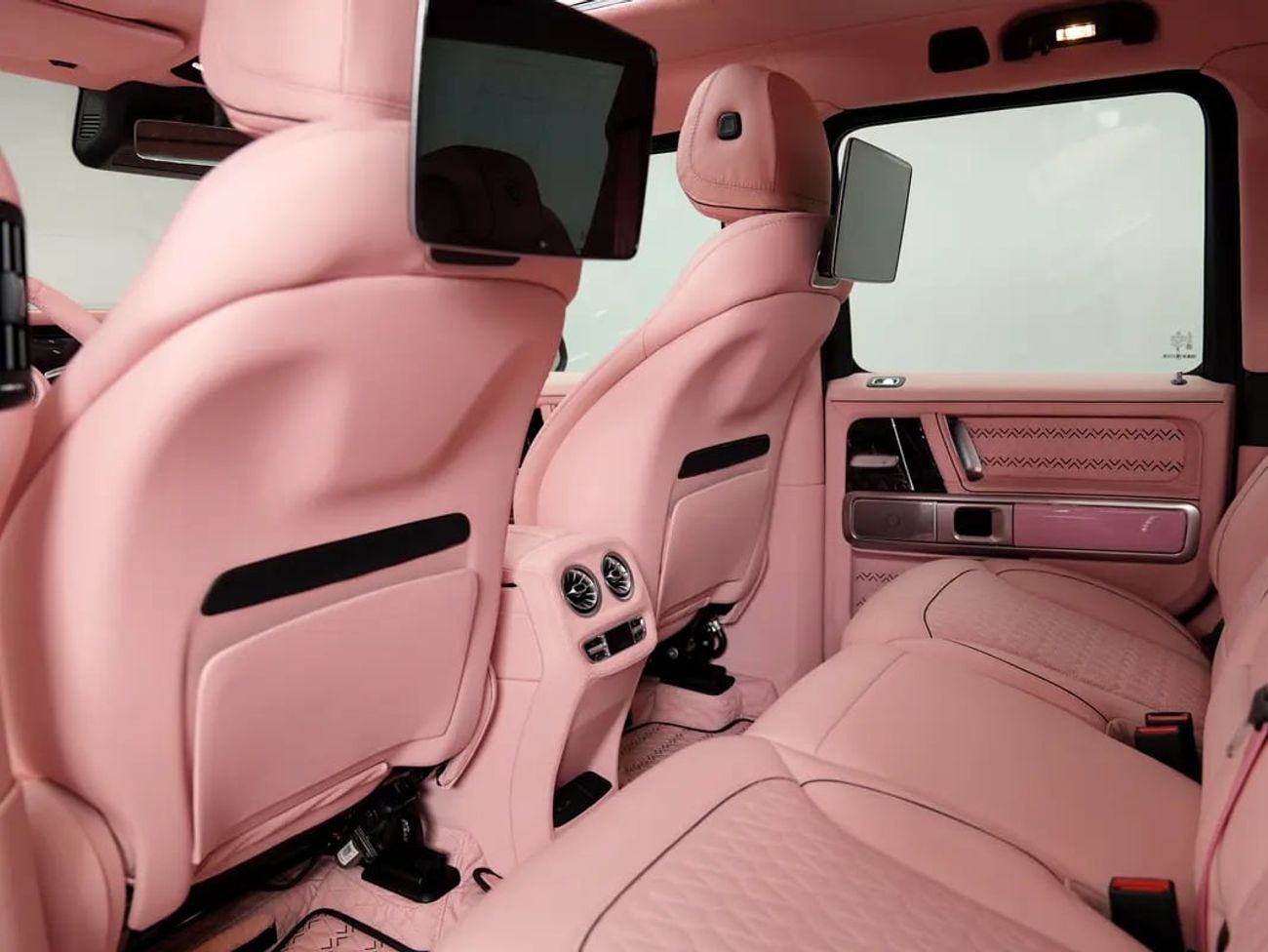 Mercedes Benz G63 AMG STANDARD EXCLUSIVE G63 AMG | WARRANTY | Pink Leather Interior | Carbon Exterior Package
