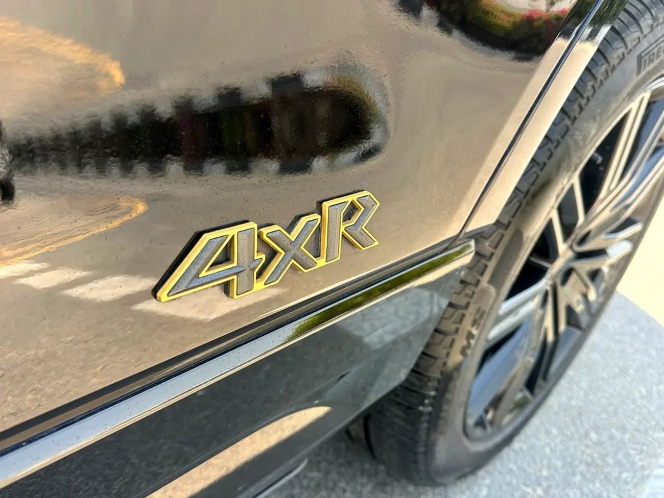 ROX Adamas COUCH Black Edition GCC Specs