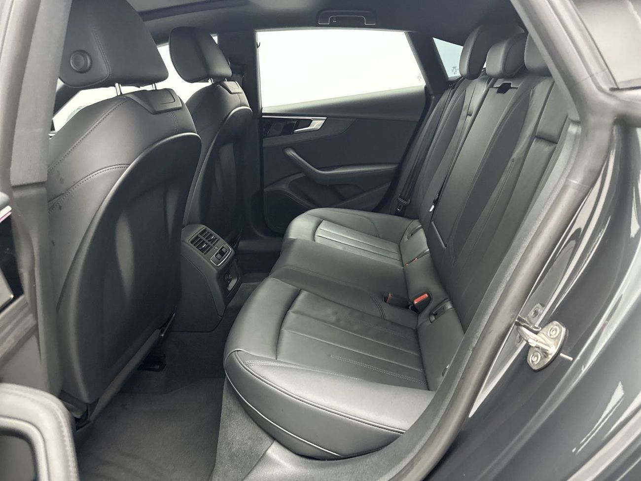 أودي A5 40 TFSI S-LINE SPORTBACK (Ref# 20945)