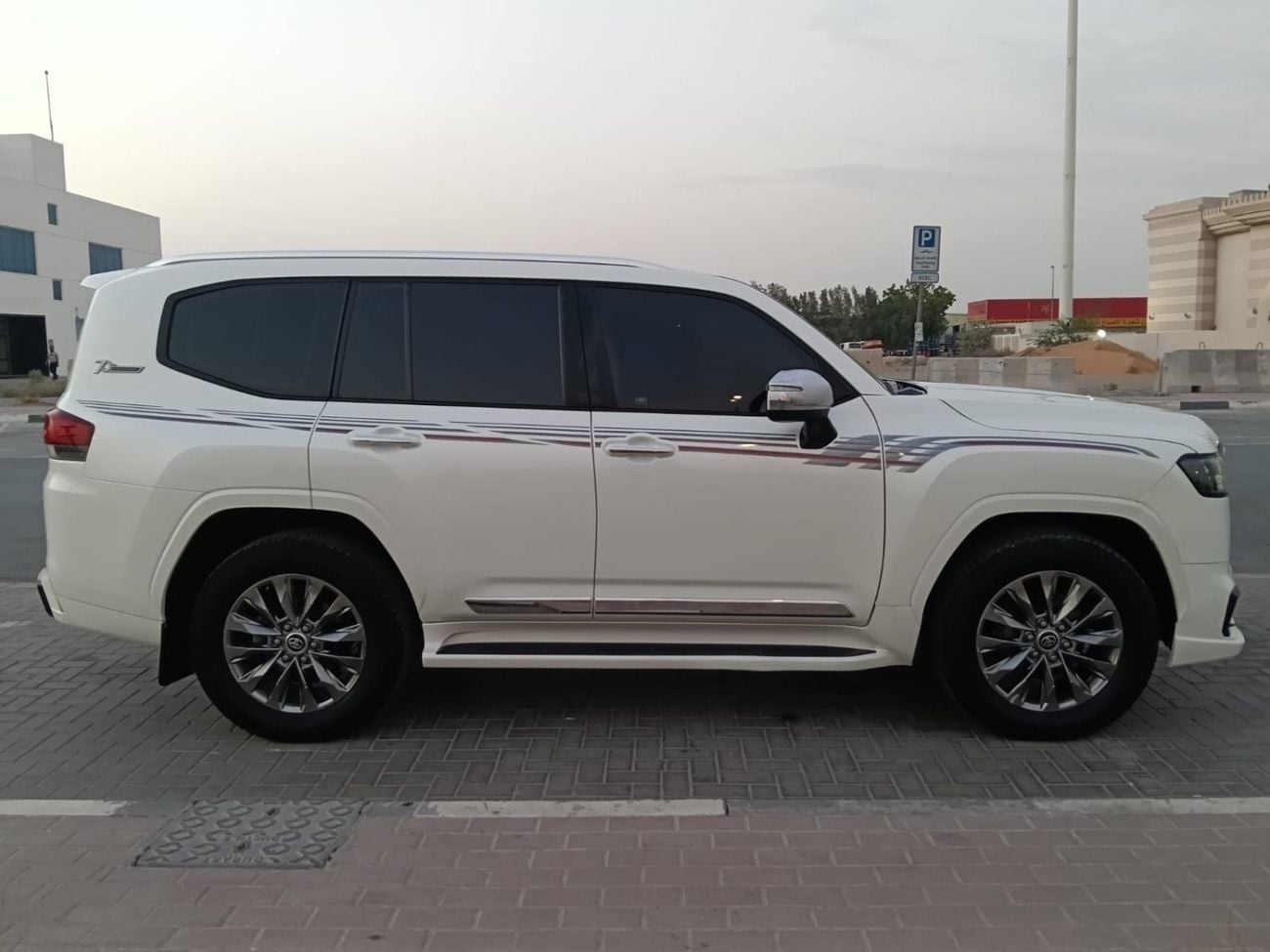 Toyota Land Cruiser VXR Twin Turbo 3.3L Diesel model 2022 Very neat and clean Title