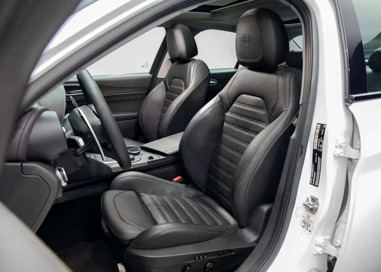 ألفا روميو جوليا فيلوتشي 0% DP Available • Full Service History • GCC Spec