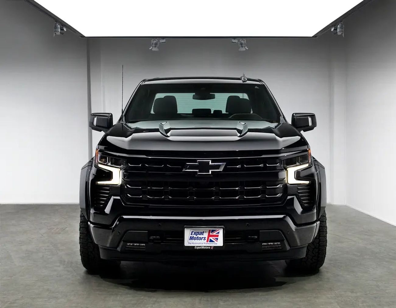 Chevrolet Silverado 1500 RST Dealer Unlimited Kms Warranty until • FDSH • Delivery Mileage • GCC