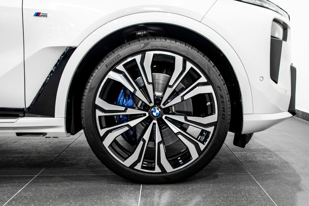 بي أم دبليو X7 XDRIVE40i لوكس M SPORT PACKAGE سيارة X7 xDrive40i الفاخرة مع باقة M الرياضية، 7 مقاعد
