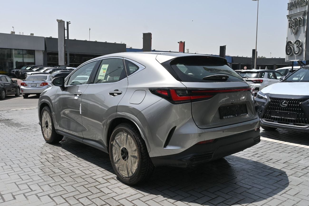 Lexus NX 350h Luxury 2.5L Hybrid AWD, Color Sonic Titanium