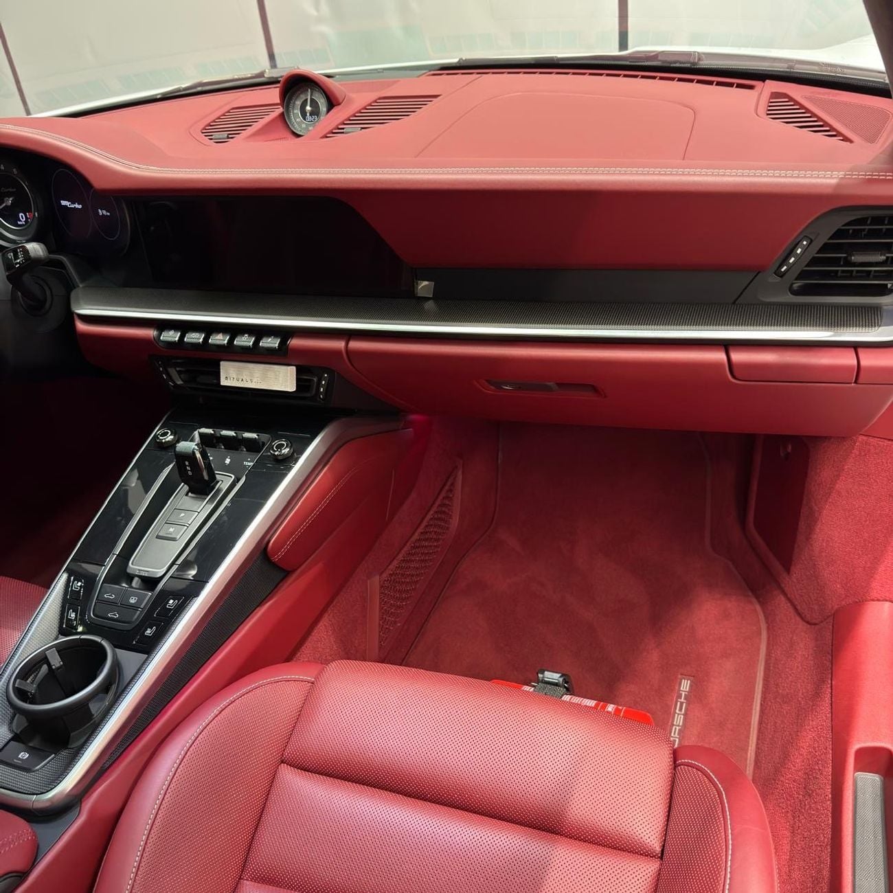 Porsche 911 TURBO GCC under warranty