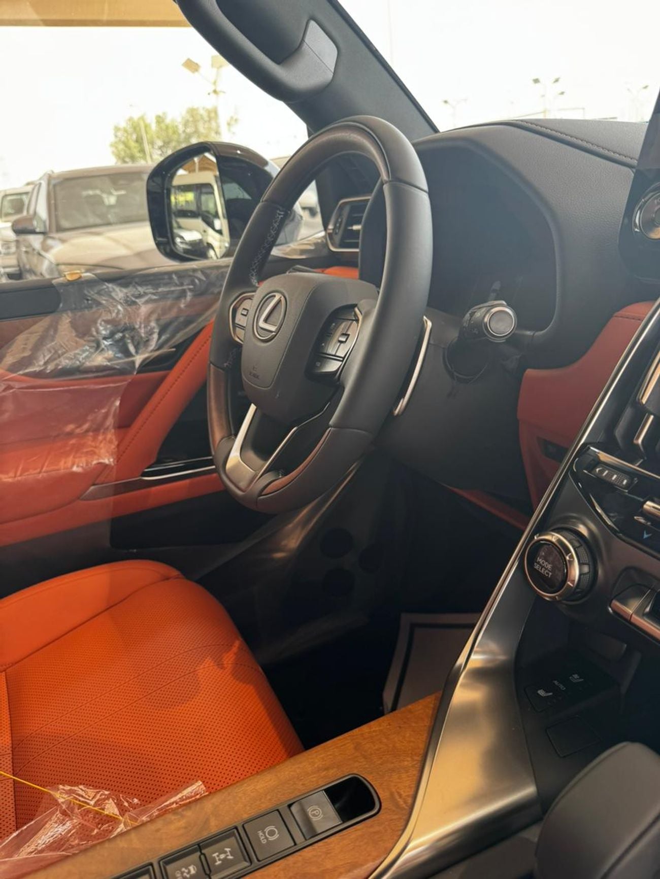 لكزس LX 700h VIP لكزس LX700h VIP كورو