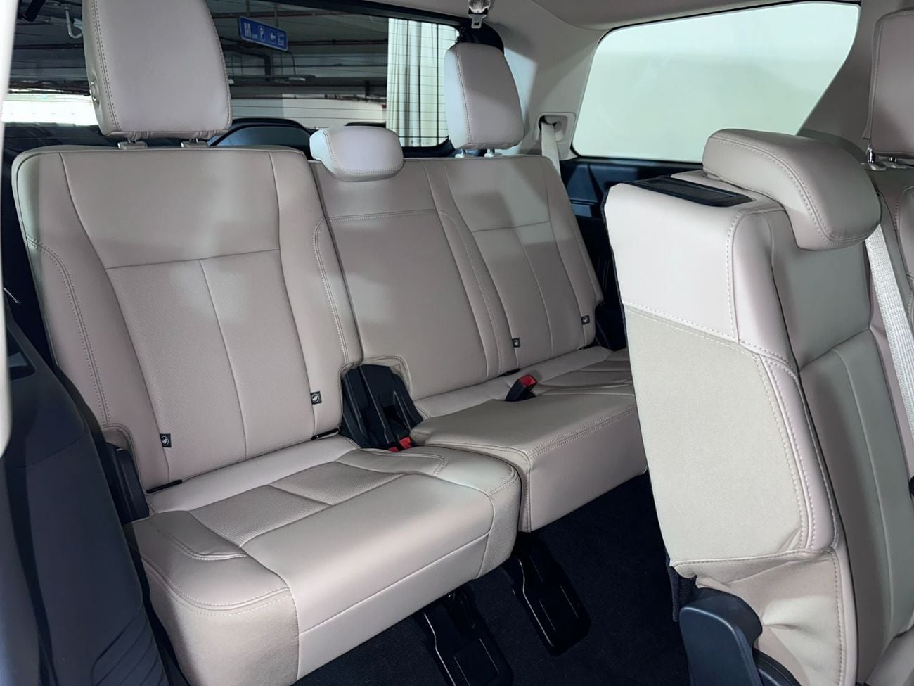 Ford Expedition XLT XT224 / AL TAYER MOTORS/AL QOUZ SHOWROOM