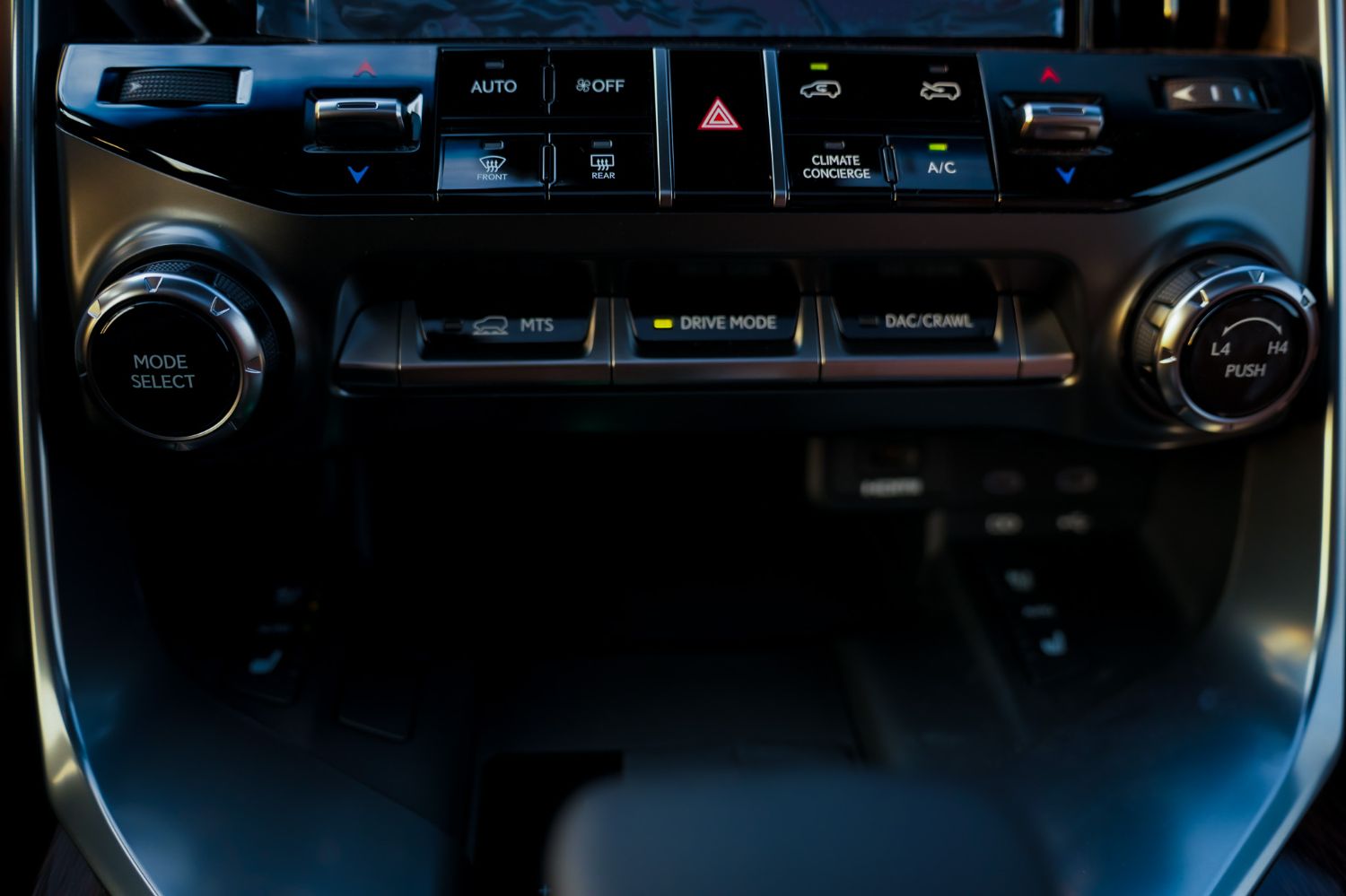 Lexus LX600 photo 23
