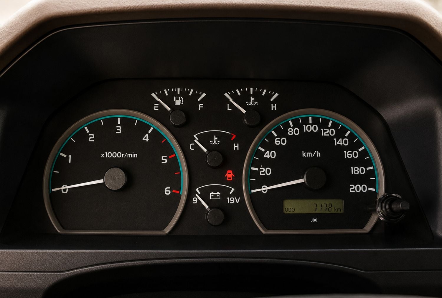 Toyota Land Cruiser 70 photo 11