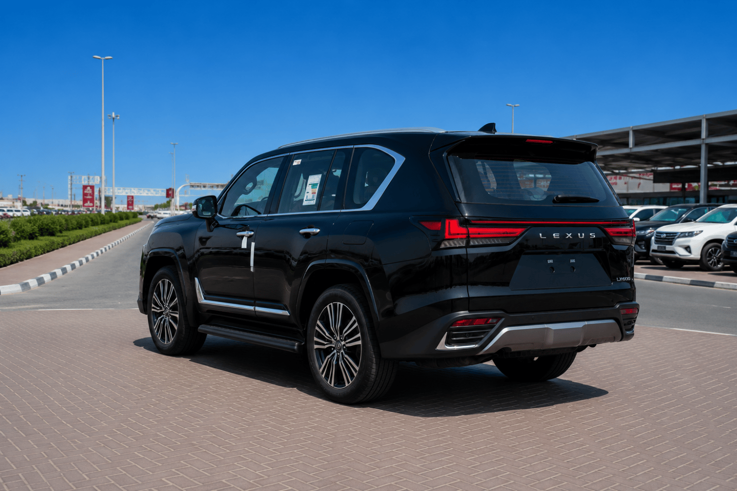 Lexus LX600 photo 7