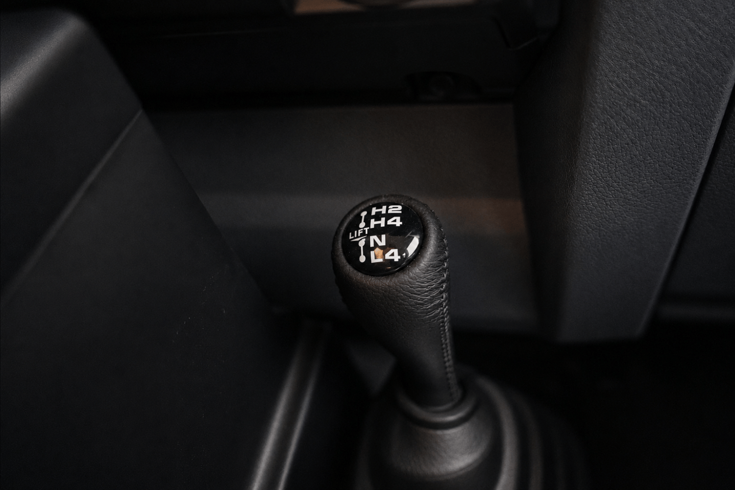 Toyota Land Cruiser 70 photo 30
