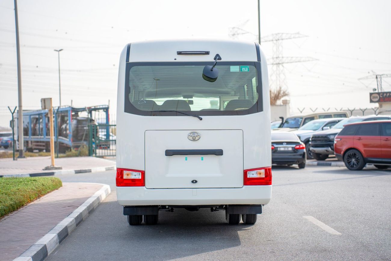 Toyota Coaster photo 7