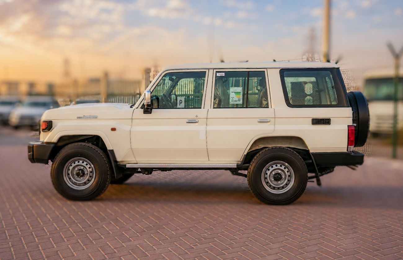 Toyota Land Cruiser Pickup 70 photo 2