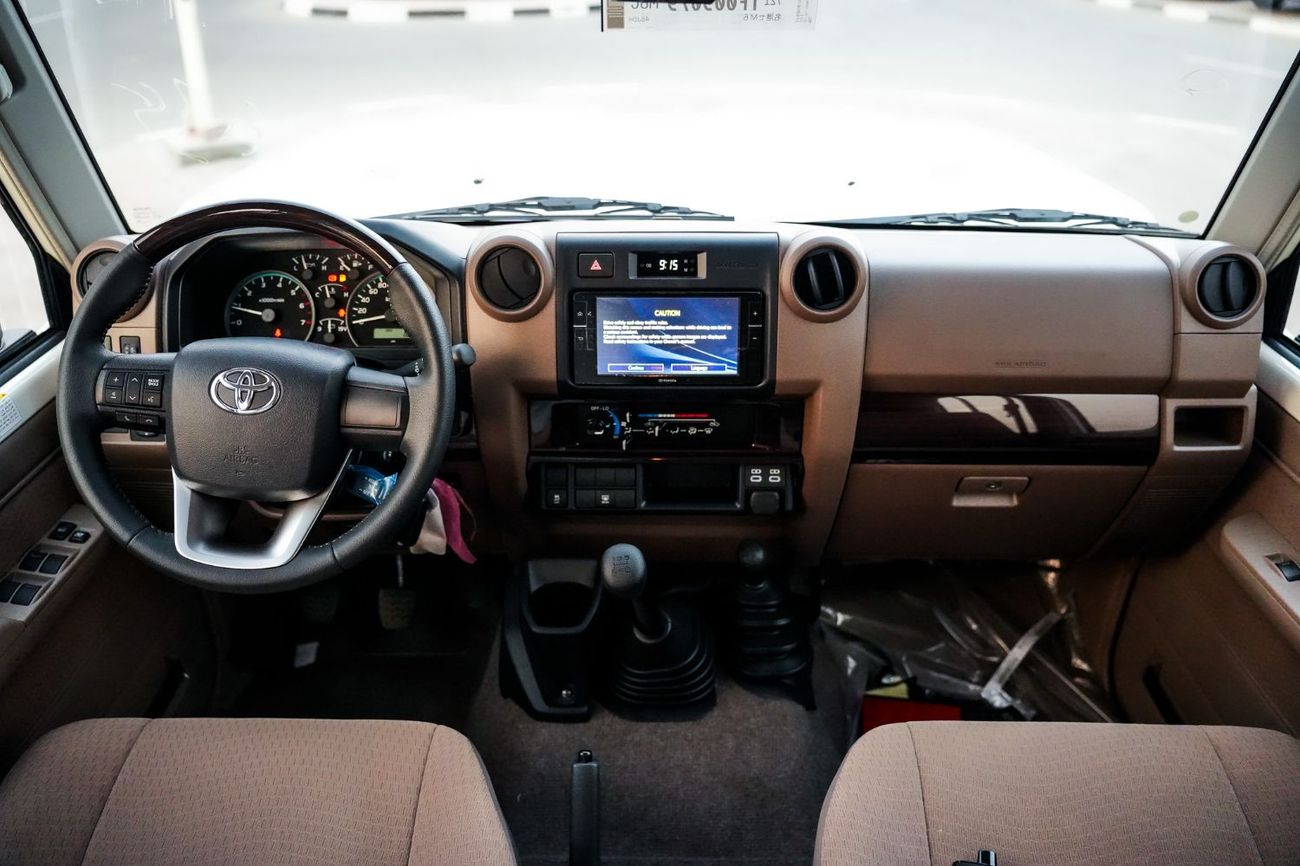 Toyota Land Cruiser Pickup 70 photo 10