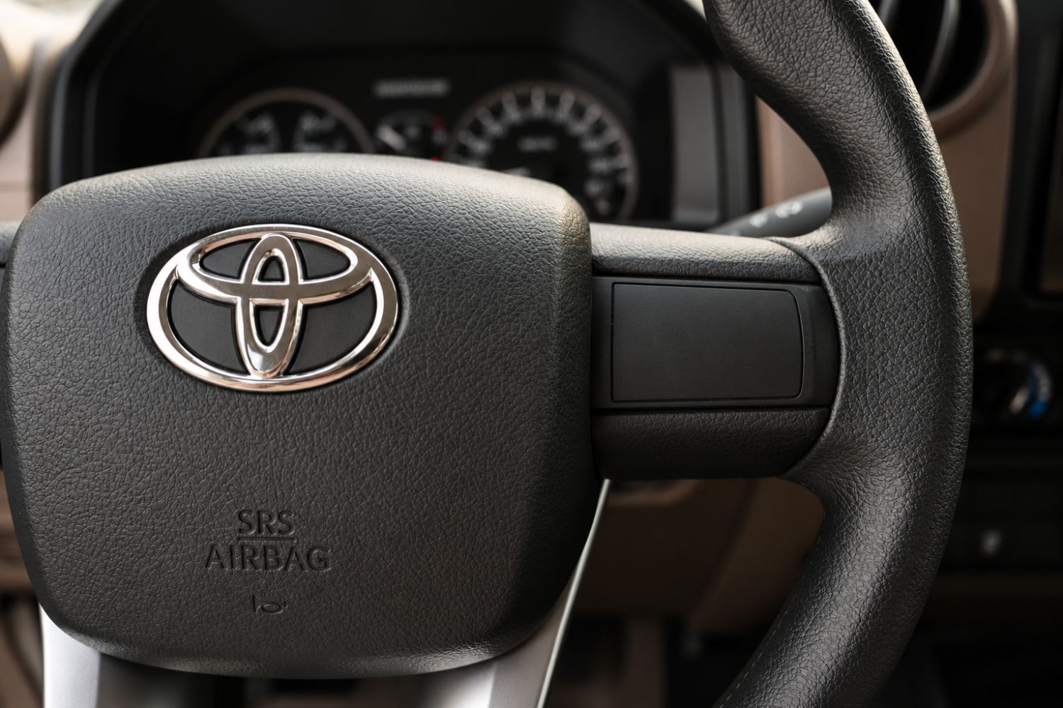 Toyota Land Cruiser 70 photo 24