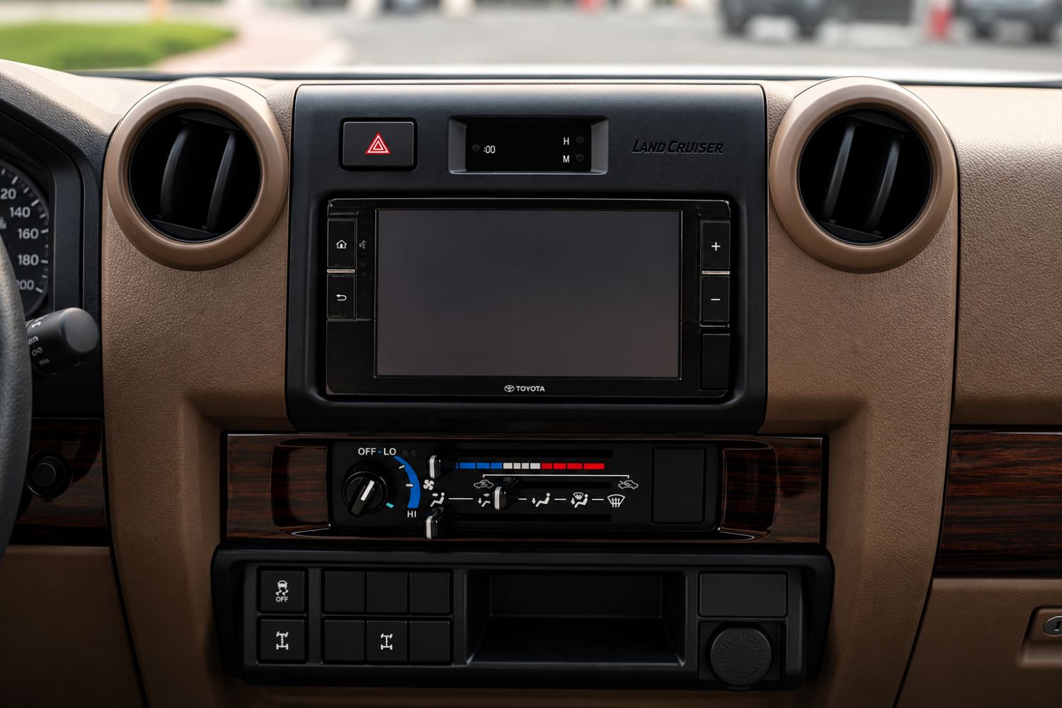 Toyota Land Cruiser 70 photo 18