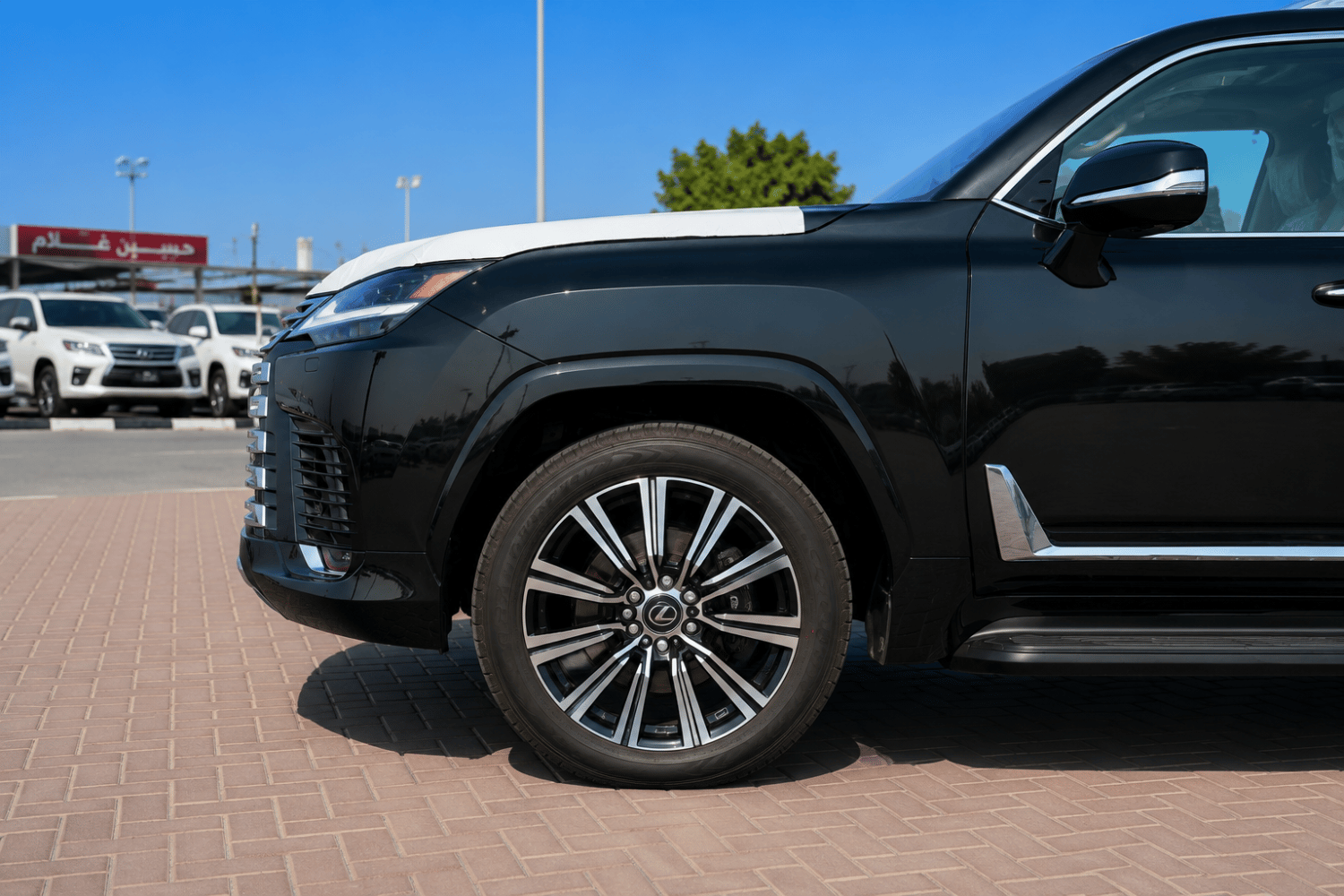 Lexus LX600 photo 9
