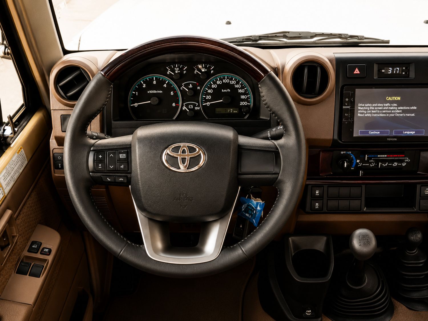 Toyota Land Cruiser 70 photo 10