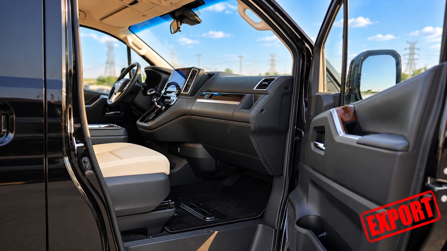 Toyota Granvia photo 14