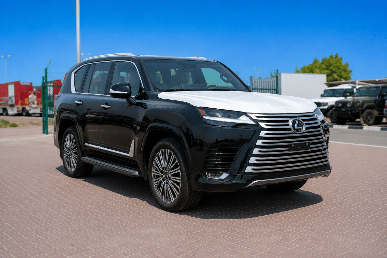 Lexus LX600 photo 2