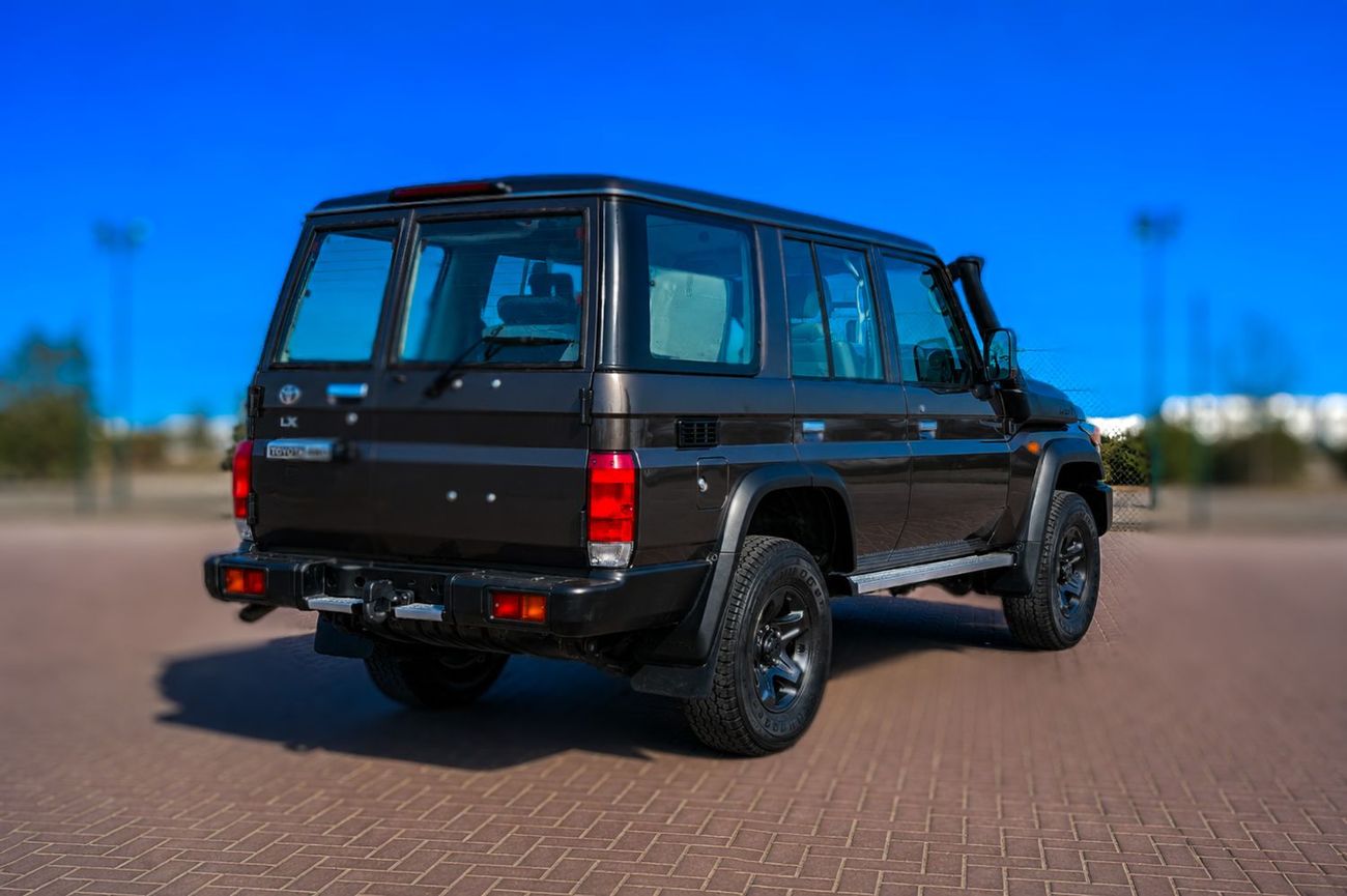 Toyota Land Cruiser photo 7