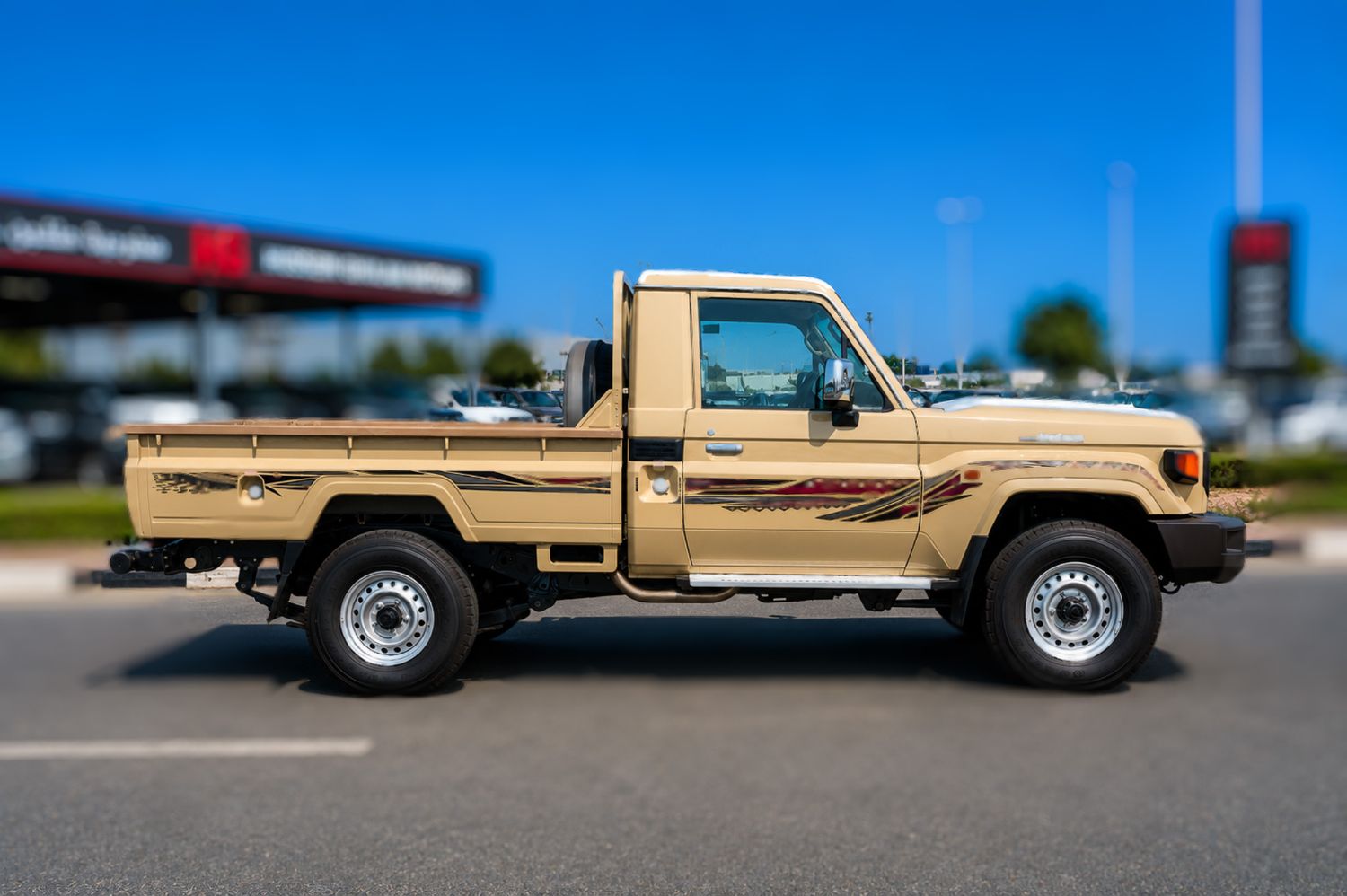 Toyota Land Cruiser 70 photo 8