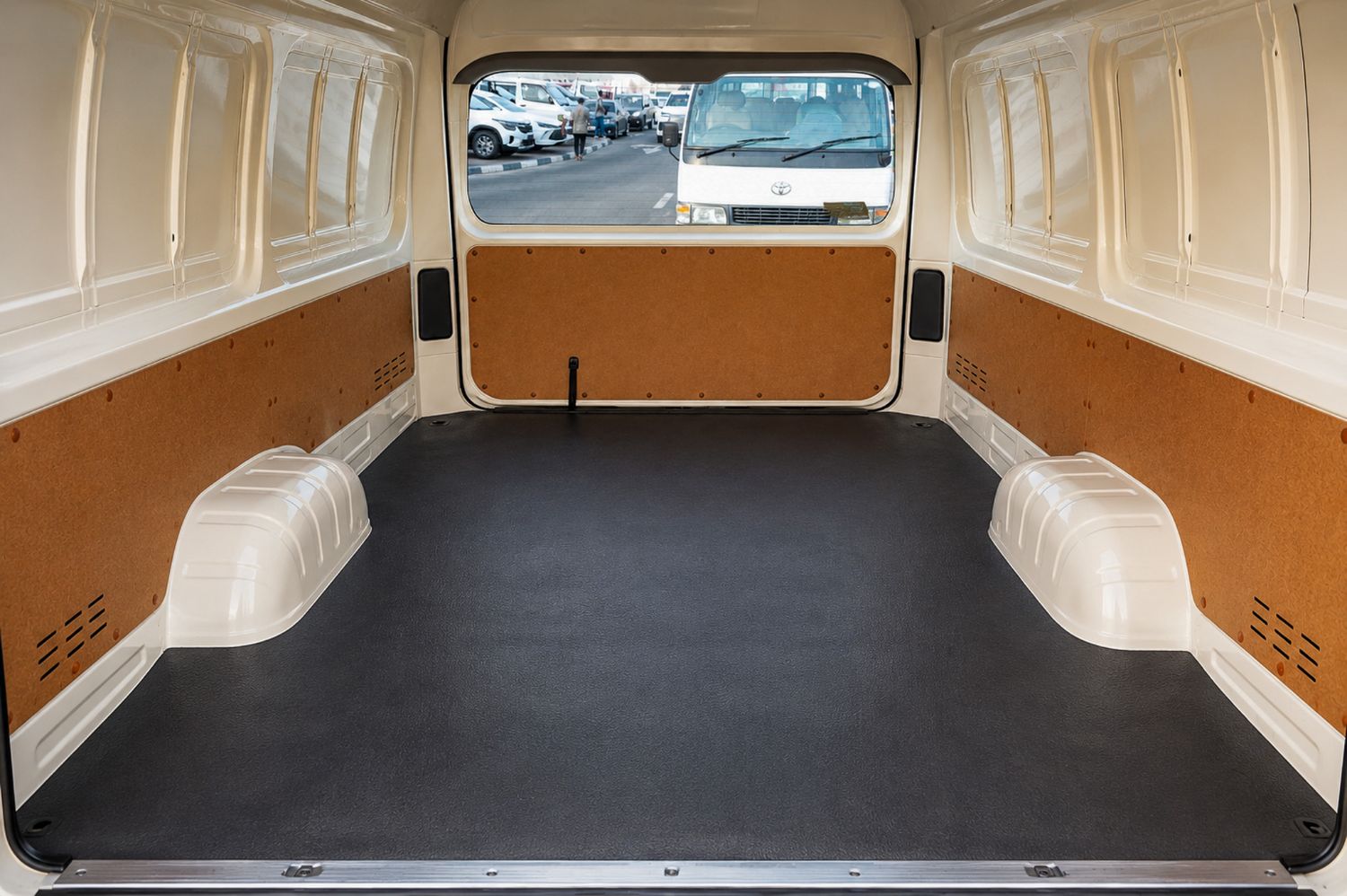 Toyota Hiace photo 18