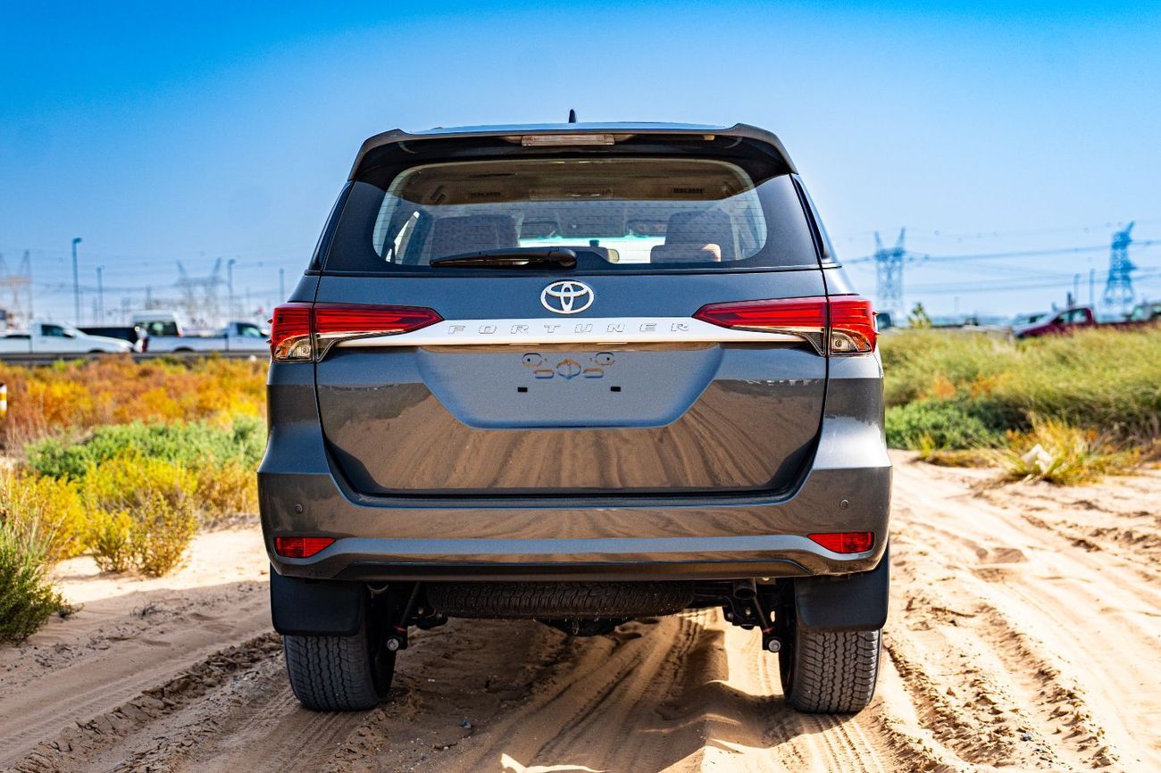 Toyota Fortuner photo 4