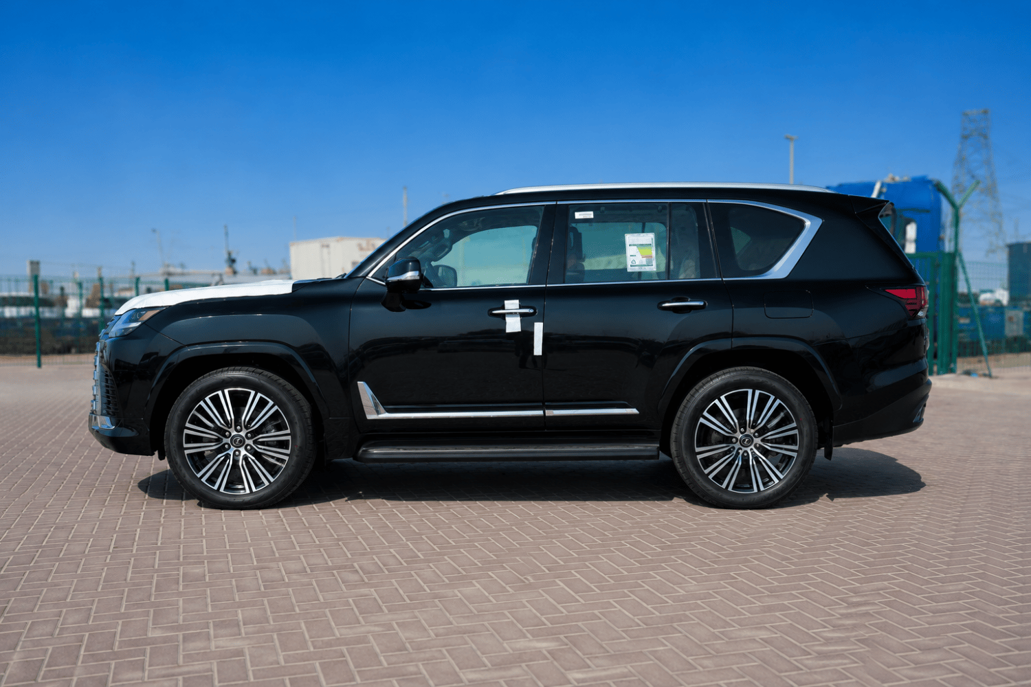 Lexus LX600 photo 4