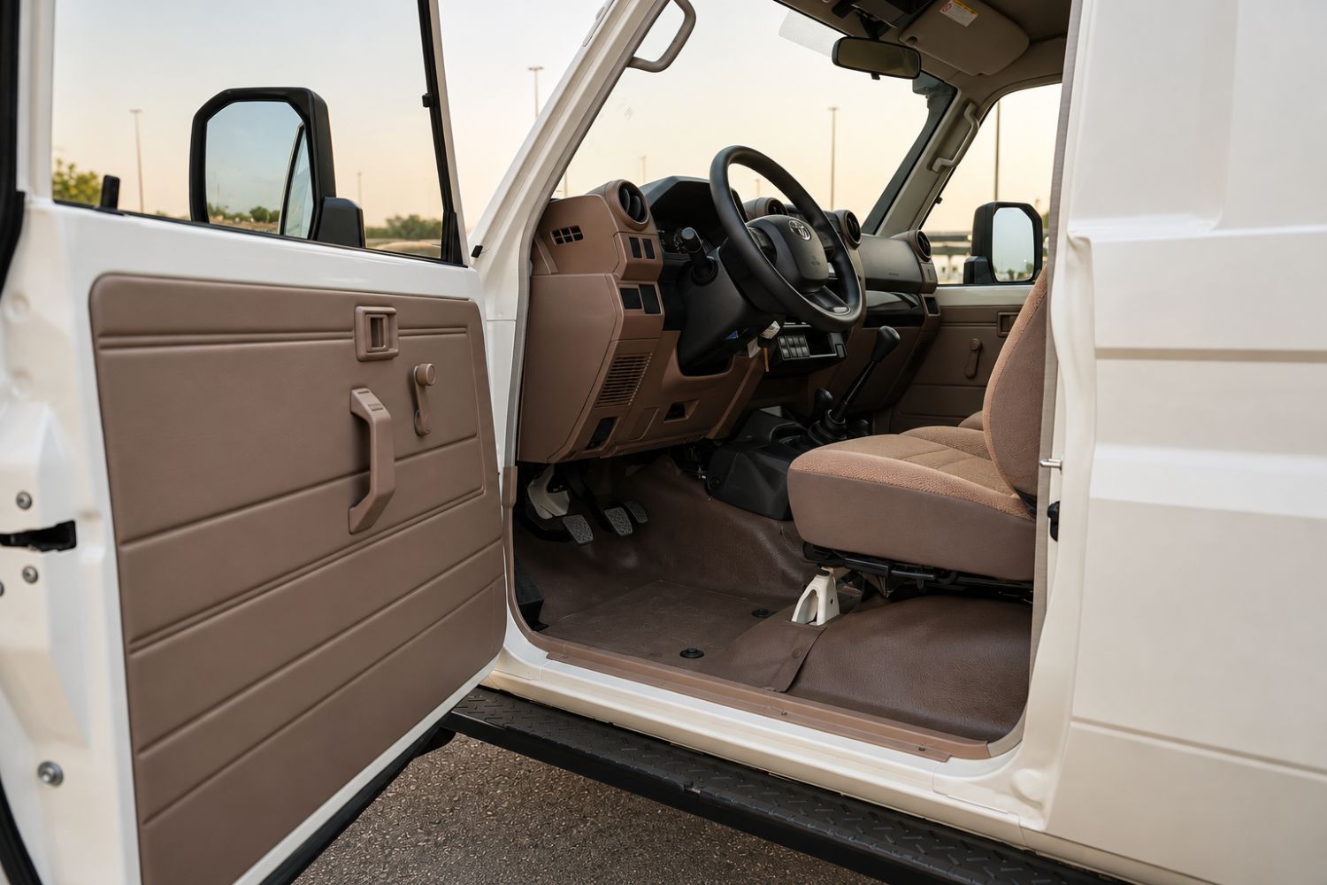 Toyota Land Cruiser 70 photo 12