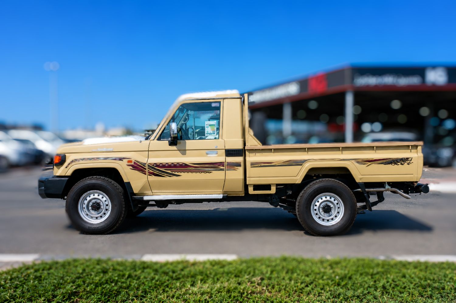 Toyota Land Cruiser 70 photo 4
