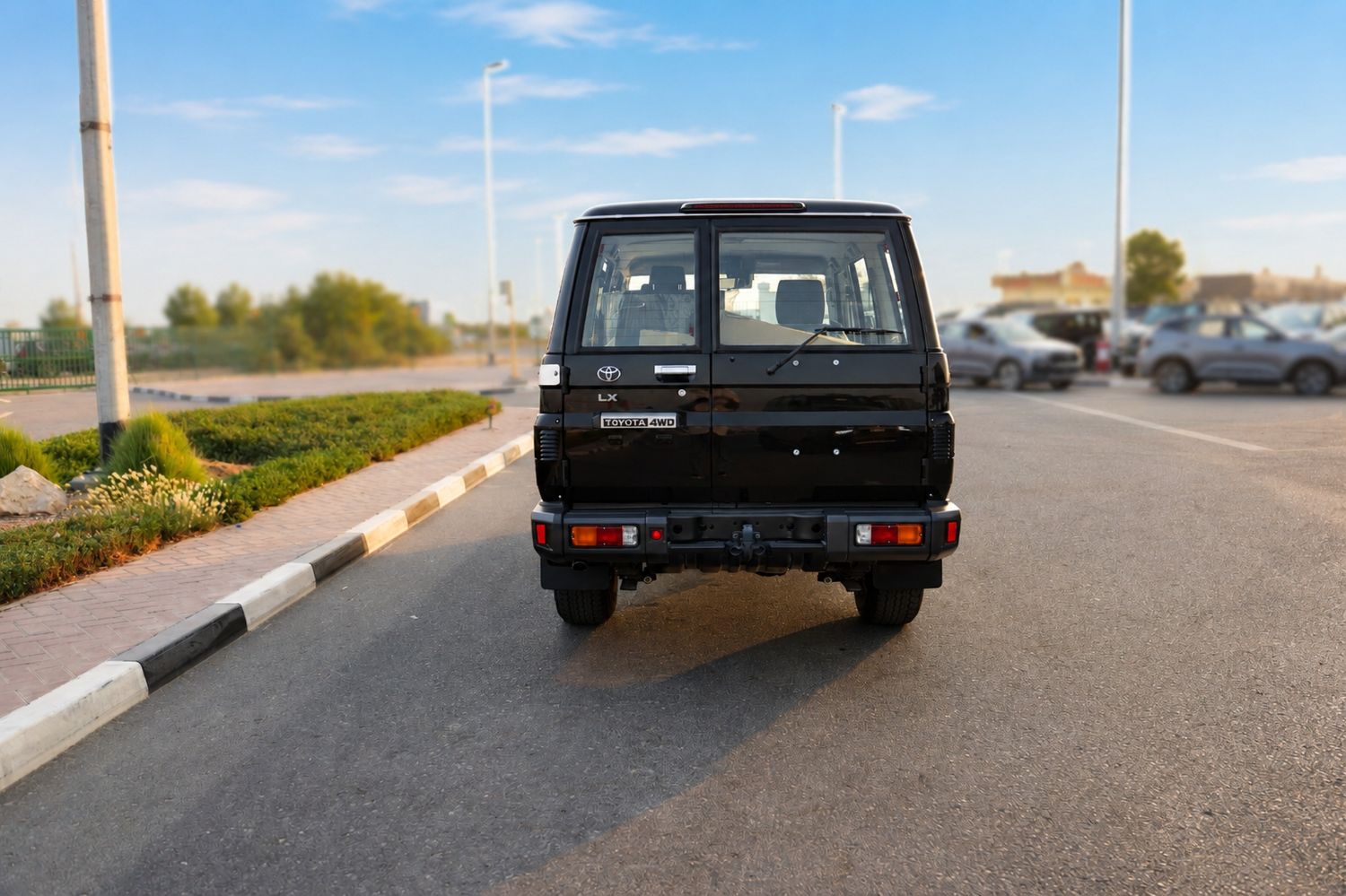 Toyota Land Cruiser 70 photo 4