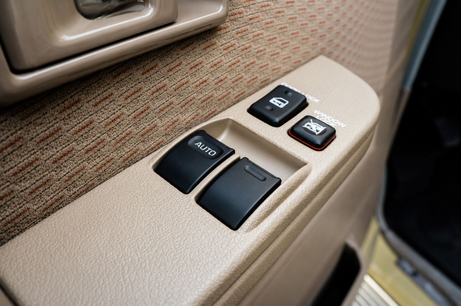 Toyota Land Cruiser 70 photo 18