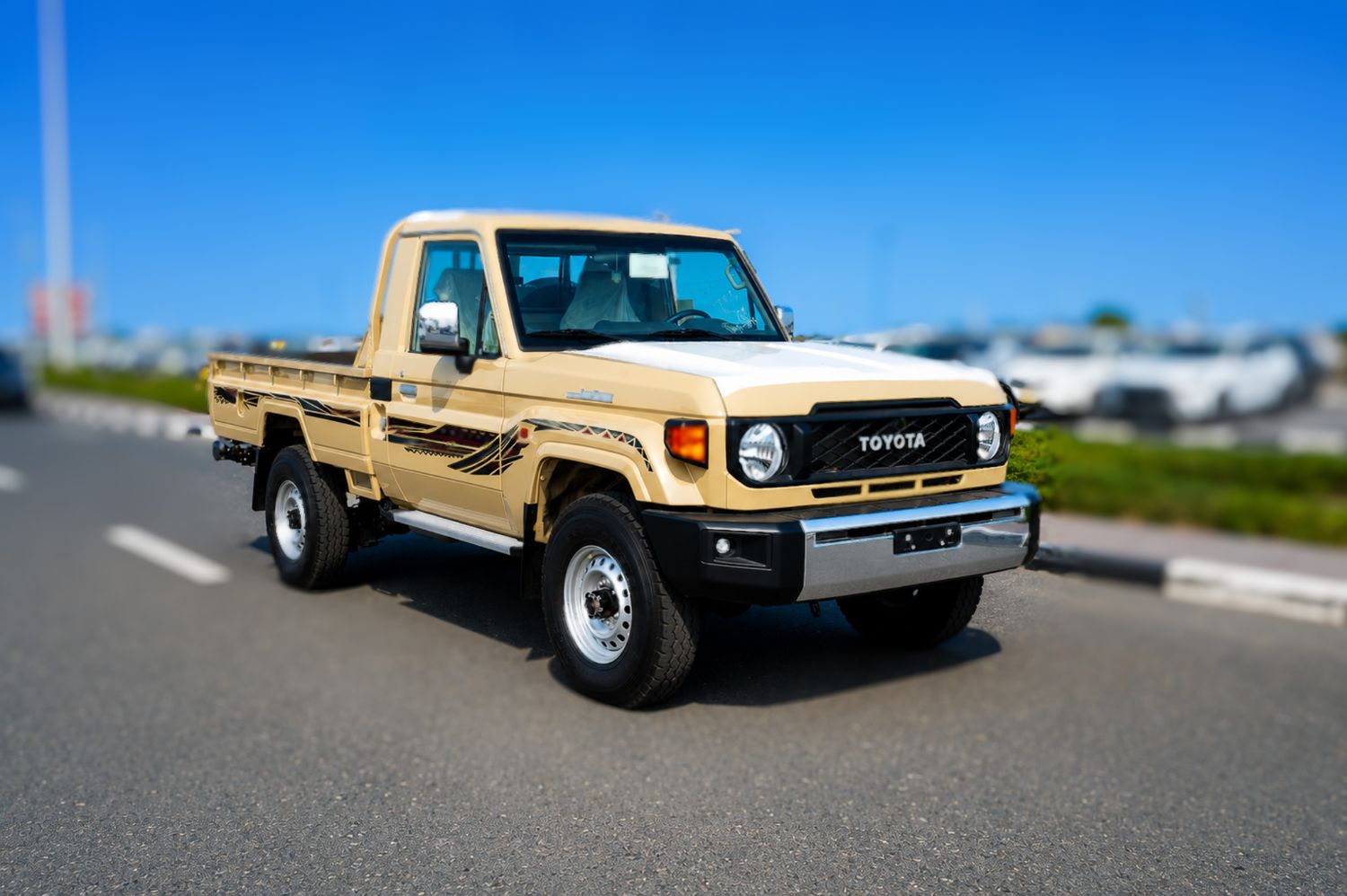 Toyota Land Cruiser 70 photo 3