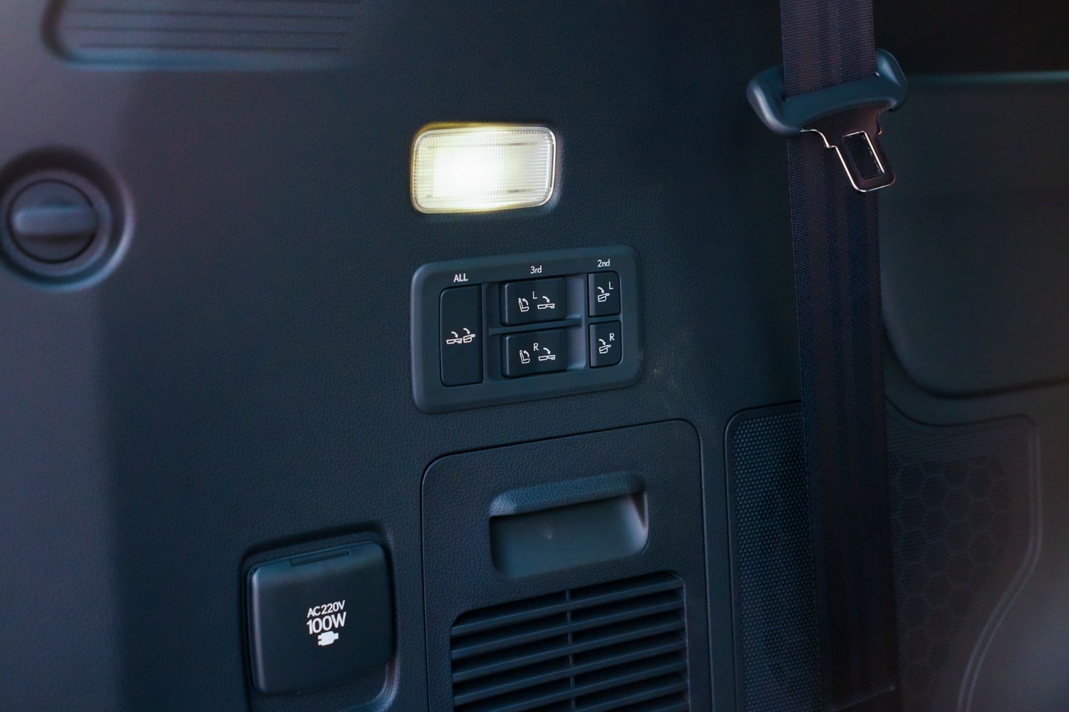Lexus LX600 photo 27