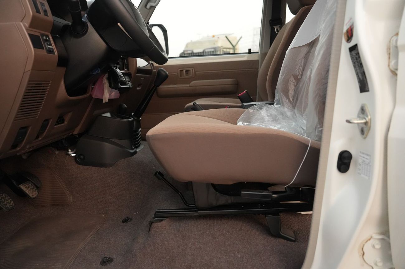 Toyota Land Cruiser Pickup 70 photo 28
